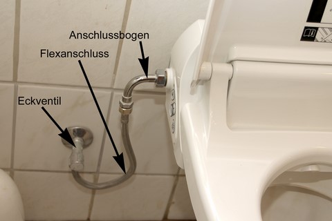 Wasseranschluss an den Dusch-WC-Aufsatz